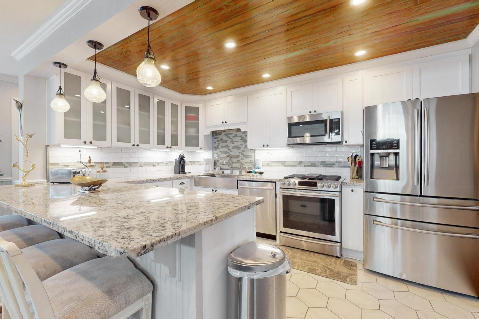 The Beachy & Charming Whale Galveston Room photo
